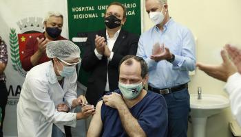 Profissionais da UPA Zona Norte, Hospital Universitário e Santa Casa são imunizados em Maringá 