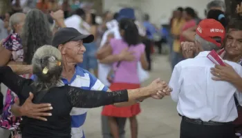 Expectativa de vida dos brasileiros sobe para 76,6 anos e é a maior já registrada, mostra IBGE 