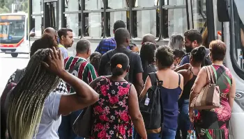 Desemprego recua para 6,2% em maio e atinge o menor patamar para o período desde 2012