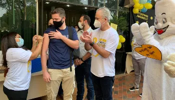 Em duas horas de evento "Open Vacina" já aplicou 500 doses em jovens maringaenses 