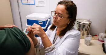 Vacina contra gripe fica disponível para toda população de Maringá neste mês 