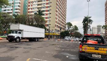 Estacionamento da praça da Prefeitura de Maringá é interditado 