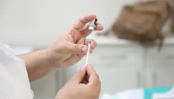 Maringá inicia aplicação da nova dose bivalente contra Covid-19 em grupos prioritários 