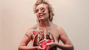 Elisa Riemer abre a exposição imersiva “AnatoMinha” no CAC a partir de 28 de agosto 
