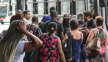 Taxa de desemprego entre mulheres foi 45,3% maior que entre homens 