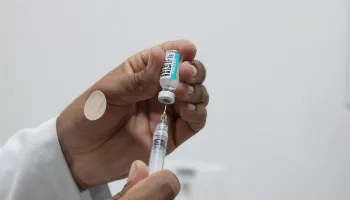 Mais de 4 milhões de brasileiros já receberam a dose de reforço da vacina bivalente contra Covid-19 