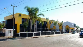 Unicentro abre concurso com 38 vagas e salários de até R$ 16,5 mil