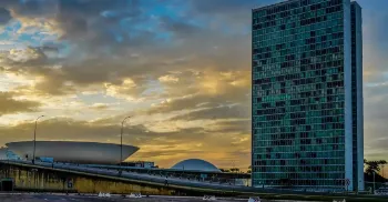 Votação do fim da escala 6x1 é adiada 