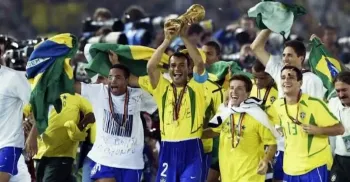 Cinco jogadores do Brasil tinham apenas um ano na conquista do penta; dois não eram nascidos 