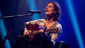 Ingressos para o show de Zélia Duncan na FLIM começam a ser distribuídos neste sábado Ingressos para o show de Zélia Duncan na FLIM começam a ser distribuídos neste sábado