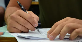Cidade na fronteira com a Argentina abre concurso com salários de até R$ 8,3 mil 