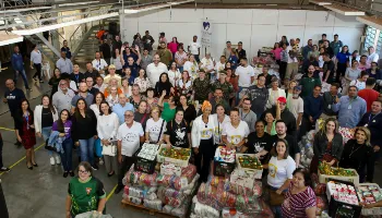 Parte das 20 toneladas de alimentos arrecadados na Expoingá serão destinadas ao Rio Grande do Sul 