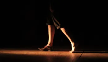 Peça ‘Devaneios Inexequíveis de um Teatro de Sola Gasta’ inaugura novo espaço cultural de Maringá 