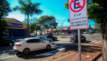 Semob de Maringá implanta terceira faixa na Avenida 19 de Dezembro 