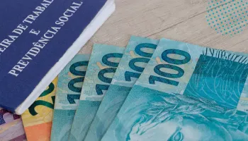 Prazo para pagamento da primeira parcela do 13º salário termina nesta quarta-feira (30) Prazo para pagamento da primeira parcela do 13º salário termina nesta quarta-feira (30)