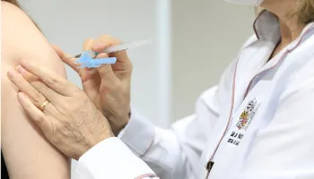 Veja o cronograma de vacinação completo desta sexta-feira (5) em Maringá 