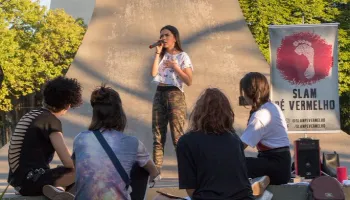 Projeto cultural Slam Pé Vermelho será realizado entre junho e setembro de maneira online 