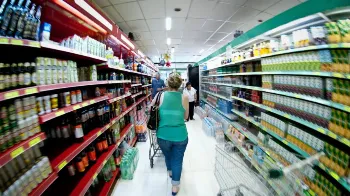 Cesta básica fica mais barata em 25 capitais do país em agosto, mostra Dieese 