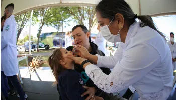 Ação para atualizar carteira de vacinação de crianças menores de 5 anos acontece neste sábado (5) 
