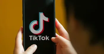 TikTok é multado em R$ 153,7 milhões no Brasil e terá de apagar perfis de adolescentes; entenda 