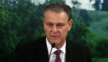 Foco de gripe aviária foi contido, afirma ministro da Agricultura 