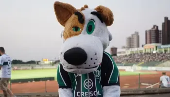 Mascote do Maringá FC é agredido em partida da Série D; clube publica nota de repúdio Mascote do Maringá FC é agredido em partida da Série D; clube publica nota de repúdio