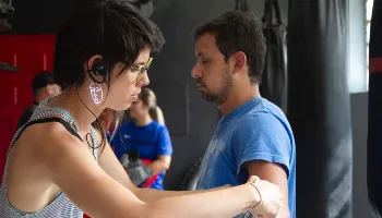 ‘Vestindo Histórias’: oficina gratuita de figurino com Isbella Brasileiro chega a Maringá ‘Vestindo Histórias’: oficina gratuita de figurino com Isbella Brasileiro chega a Maringá