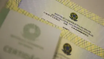 Mulheres deixam de adotar sobrenomes dos maridos no Paraná 