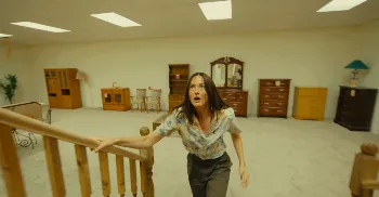 ‘Backrooms: Um Não Lugar’ mostra um labirinto de horrores para pessoas solitárias 