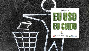 Voluntários de campanha distribuem sacos e panfletos informativos na Praça da Catedral. 