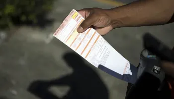 Conta de luz deixa de ficar mais barata após pedido de revisão de cálculos da Copel Conta de luz deixa de ficar mais barata após pedido de revisão de cálculos da Copel