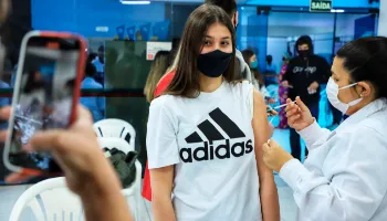 Paraná inicia aplicação de dose reforço contra Covid-19 em adolescentes a partir dessa semana 