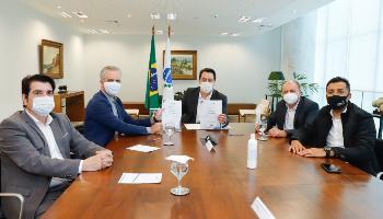 Maringá vai investir mais R$ 10 milhões na recuperação de ruas e avenidas Maringá vai investir mais R$ 10 milhões na recuperação de ruas e avenidas