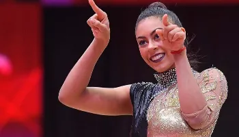 Paranaense Bárbara Domingos é a primeira brasileira a disputar final individual no Mundial de GR Paranaense Bárbara Domingos é a primeira brasileira a disputar final individual no Mundial de GR
