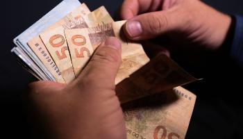 Décimo terceiro salário deve injetar R$ 208 bi na economia Décimo terceiro salário deve injetar R$ 208 bi na economia