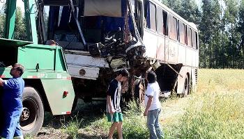 Acidente com ônibus do time sub-20 do Grêmio Maringá deixa dois mortos Acidente com ônibus do time sub-20 do Grêmio Maringá deixa dois mortos