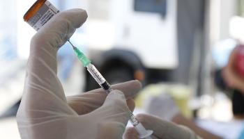 Cerca de 180 vacinas contra Covid-19 estão em desenvolvimento ao redor do mundo 