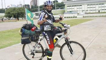 Ciclista que busca entrar para o Livro dos Recordes passa por Maringá Ciclista que busca entrar para o Livro dos Recordes passa por Maringá