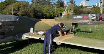Parceria garante restauração da aeronave da Praça do Avião em Maringá 