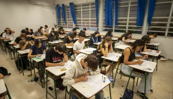 UEM aplica provas dos Vestibulares de Inverno e EaD neste domingo (14); veja orientações 