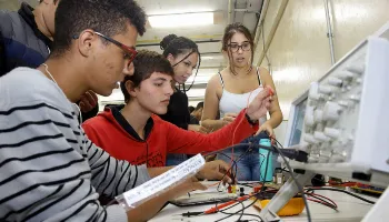 Quatro colégios estaduais de Maringá estão com as matrículas abertas para cursos técnicos gratuitos 