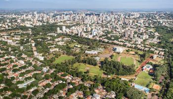 Alunos e professores da UEM realizam ato de repúdio ao ensino remoto Alunos e professores da UEM realizam ato de repúdio ao ensino remoto