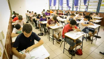 UEM abre inscrição para seleção de servidores temporários; salário previsto é de R$ 4.231,60