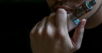 Vapes: a geração que deveria fumar menos agora inala um novo risco para o câncer 