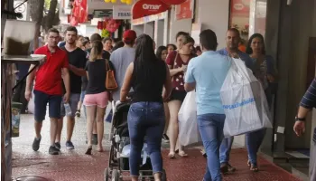 Comércio de Maringá terá horário de funcionamento alterado para o Dia dos Pais 