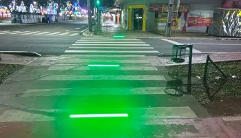 Semob testa barras de LED em faixas de pedestres de Maringá 