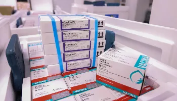 Paraná recebe novo lote com mais de 380 mil doses de vacina contra Covid-19 