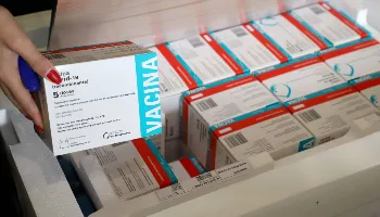 Paraná receberá nesta semana mais 451,7 mil vacinas da AstraZeneca 