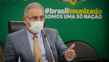 Avião com 1,5 milhão de doses da Janssen chega amanhã, diz ministro 