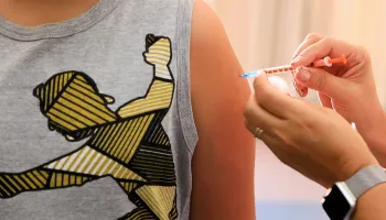 Secretaria de Saúde retoma vacinação contra dengue em Maringá 